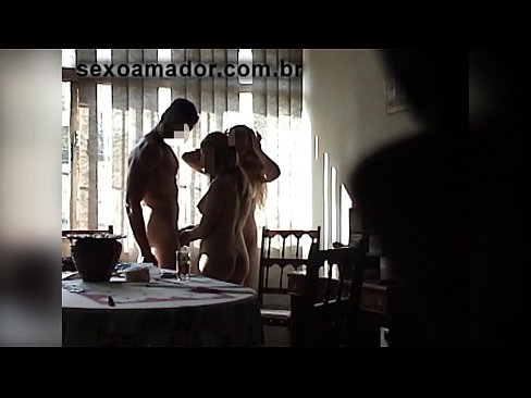 ❤️ Sex przyjaciele zapraszają gigantycznego mężczyznę i trójkąt z nim ️ Sex video at us ☑