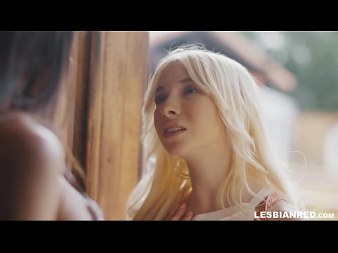 ❤️ Dziewczyna wraca do domu kilka miesięcy później i kończy się na tym, że zjada cipkę macochy ️ Sex video at us ☑
