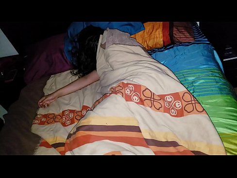 ❤️ Pasierb besztający swoją młodą macochę, gdy ta śpi. ️ Sex video at us ☑