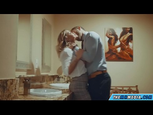 ❤️ Kiedy biuściasta blondynka uwodzi cię w publicznej toalecie ️ Sex video at us ☑